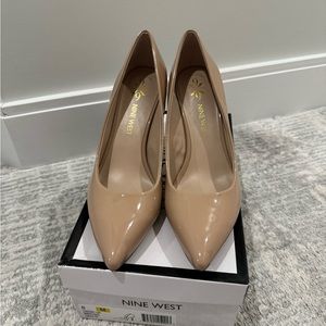 Nine West patent nude pumps - size 8 - NWT